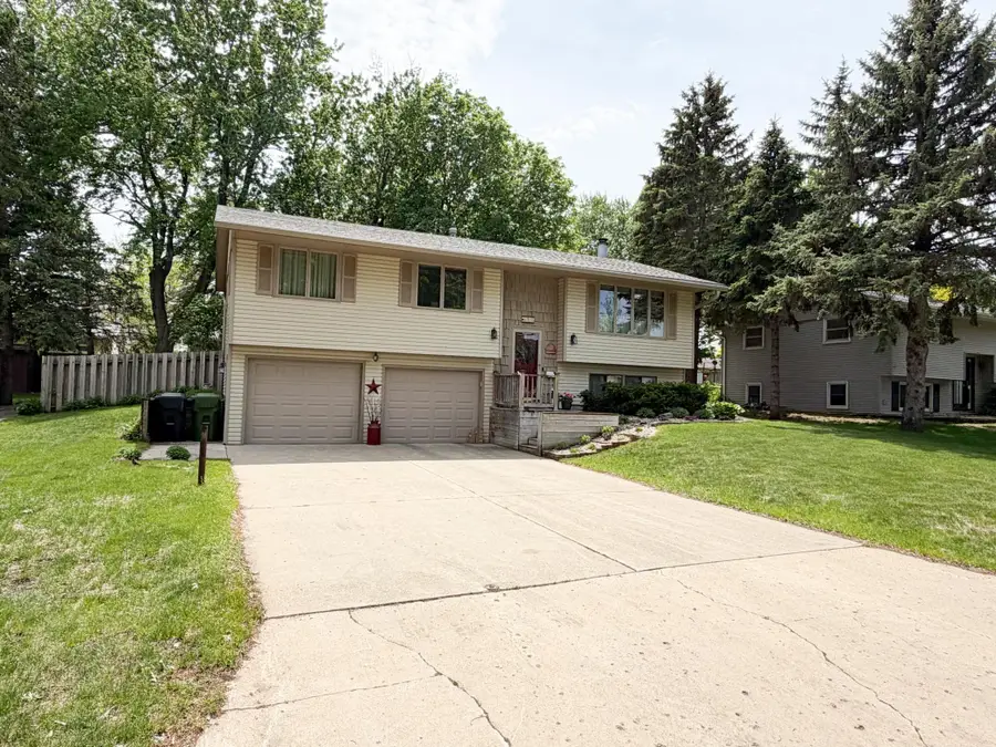 1925 Driftwood Avenue, Worthington, MN 56187 - #2
