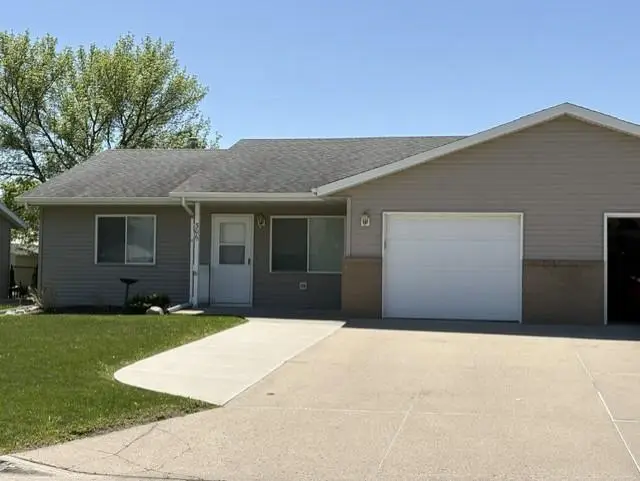 306 11th Avenue Ne, Waseca, MN 56093 - #1