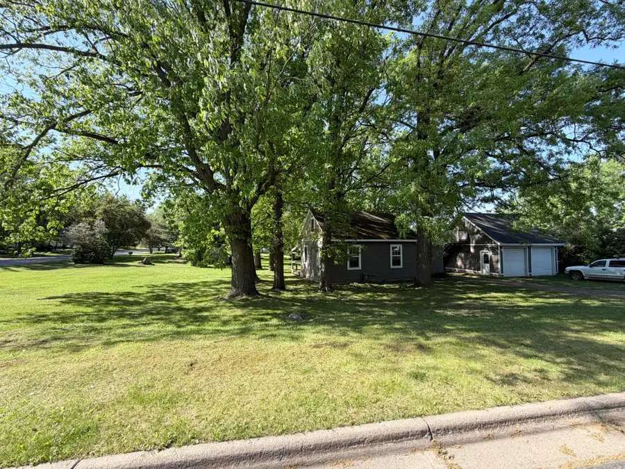 560 3rd Avenue Nw, Milaca, MN 56353 - #3