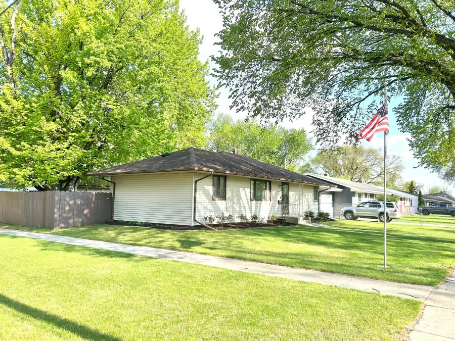 2113 9 1/2 Street N, Fargo, ND 58102 - #3