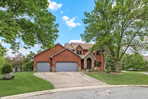 1130 Dove Court, Chanhassen, MN 55317