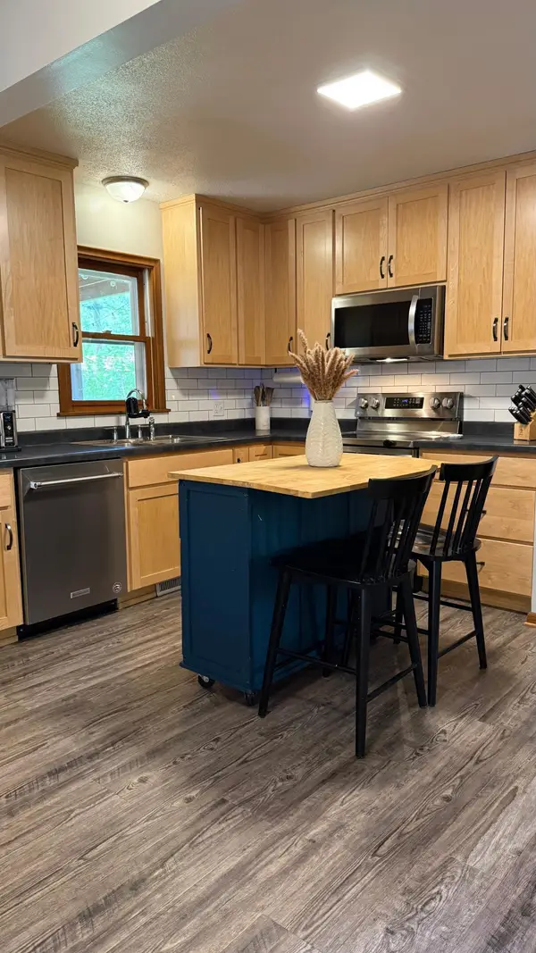 2851 Dellwood Street, Roseville, MN 55113