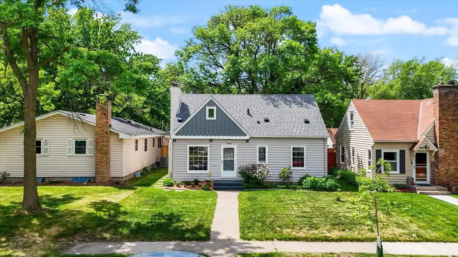 3805 Zenith Avenue N, Robbinsdale, MN 55422 - #3