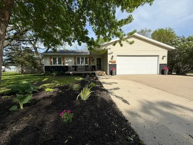 417 S Austin Avenue, Litchfield, MN 55355 - #1