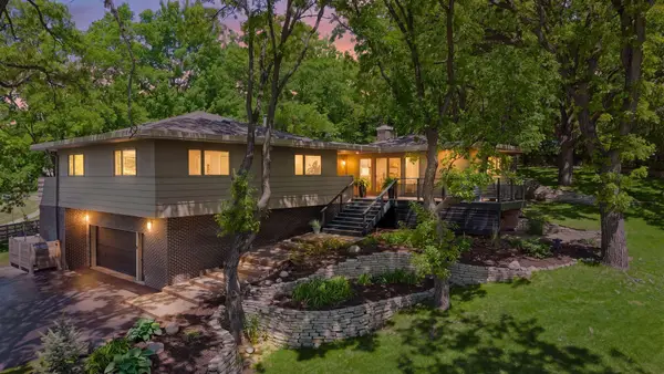 7121 Schey Drive, Edina, MN 55439