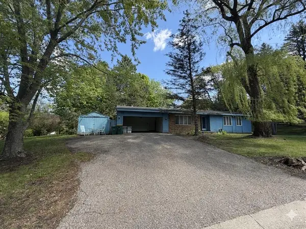 18212 Ginavale Lane, Eden Prairie, MN 55346