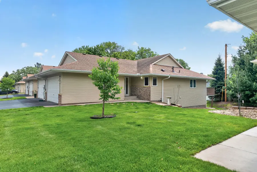 833 White Oak Court, New Brighton, MN 55112 - #2