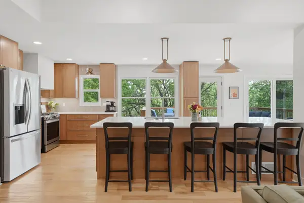 9137 Forest Hills Circle, Bloomington, MN 55437