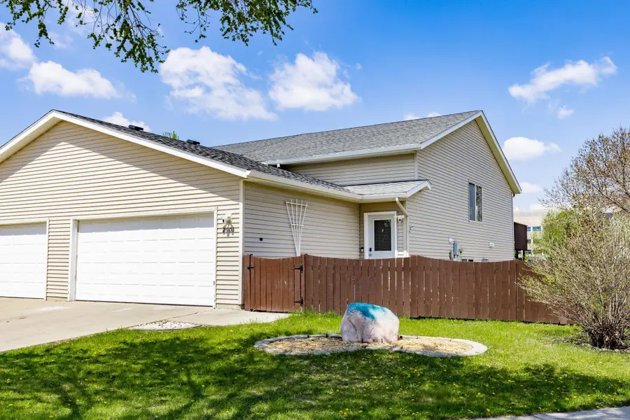 2901 Dakota Park Circle S, Fargo, ND 58104 - #2