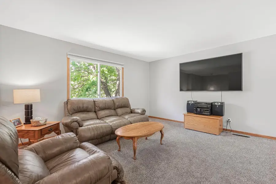 286 Frankland Street, Mahtomedi, MN 55115 - #2