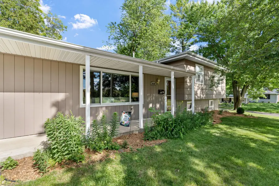 2420 Ensign Avenue N, Golden Valley, MN 55427 - #2