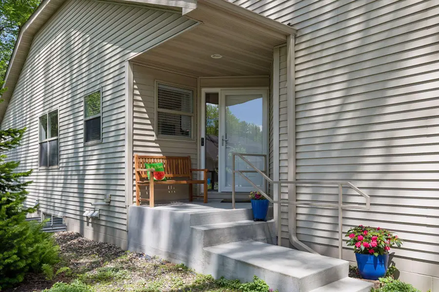 913 Oakwood Heights Circle, Eagan, MN 55123 - #2