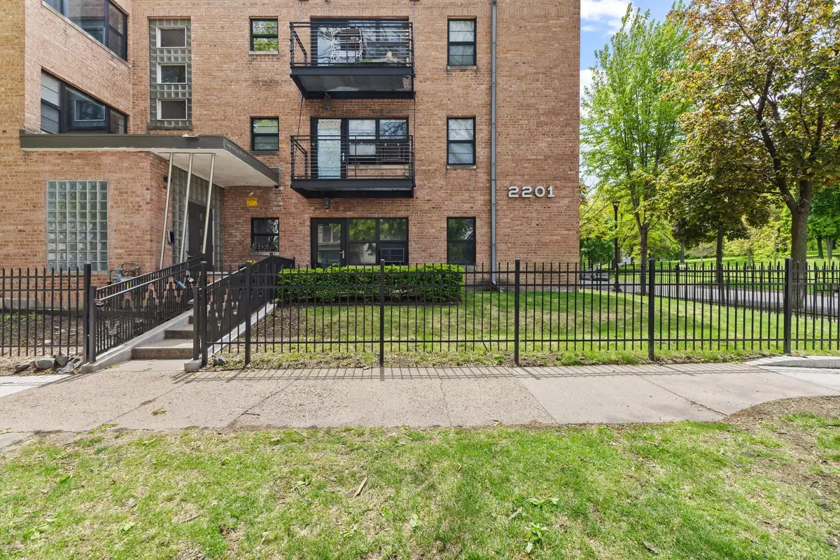 2201 3rd Avenue S #302, Minneapolis, MN 55404 - #1