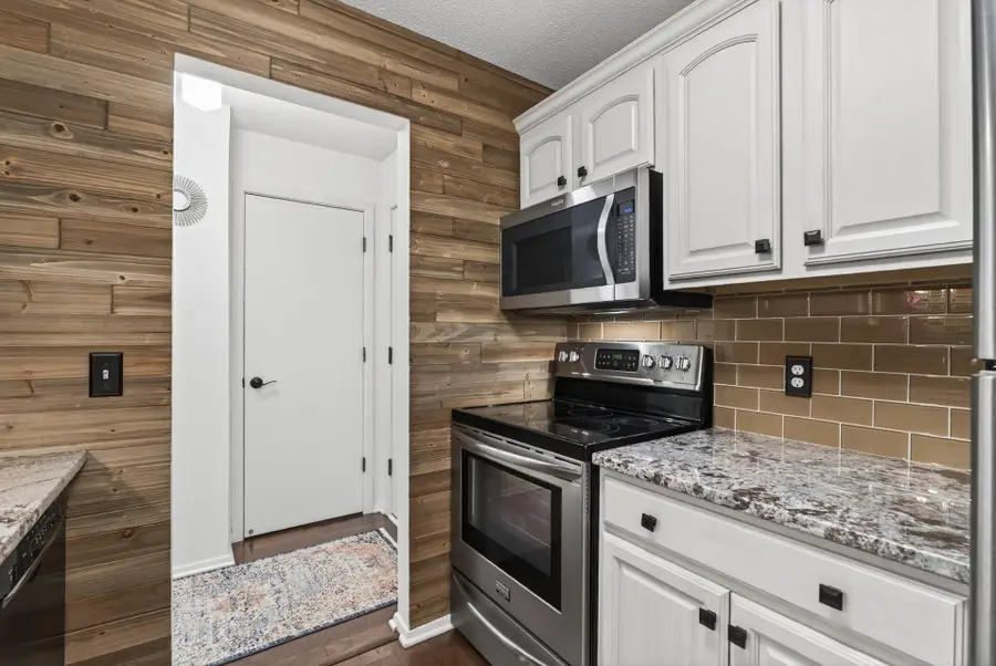 215 Barry Avenue S #216, Wayzata, MN 55391 - #3