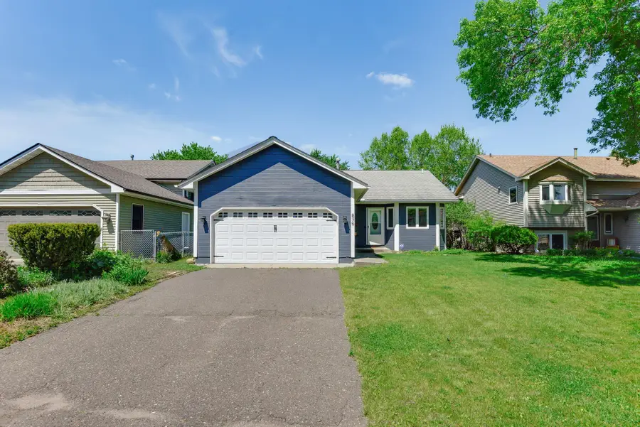 879 Iowa Avenue W, Saint Paul, MN 55117 - #2