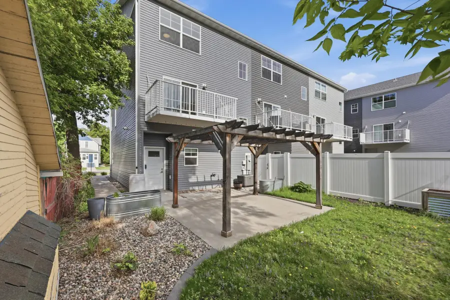 911 7th Street N, Fargo, ND 58102 - #3