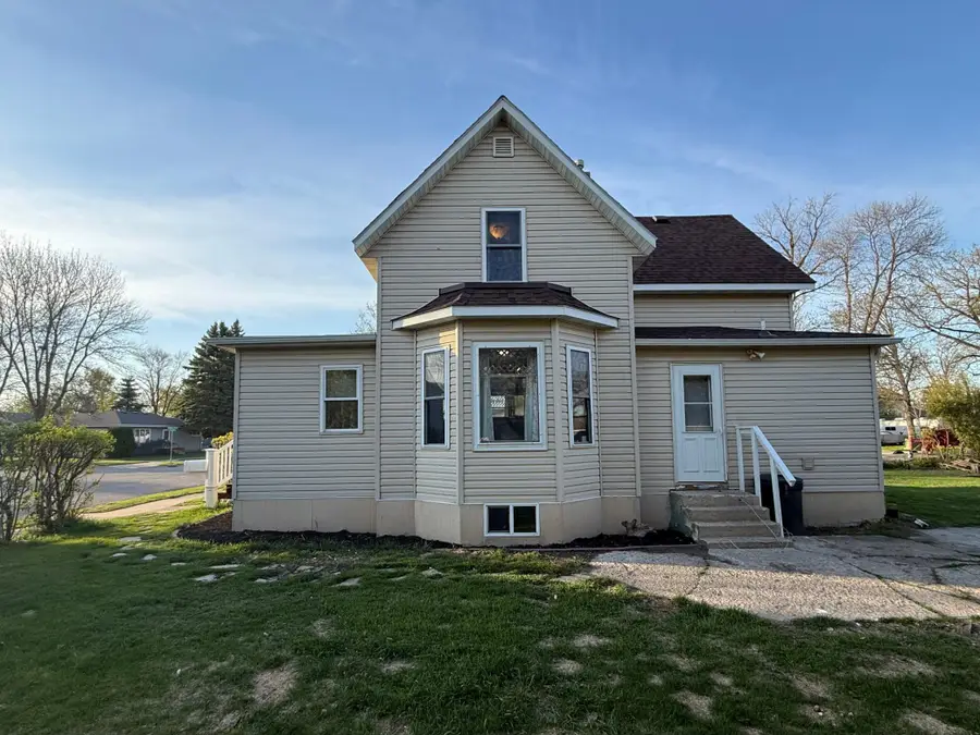 402 Saint Paul Avenue S, Thief River Falls, MN 56701 - #2