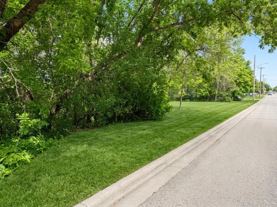 202 W Everett Avenue, Fergus Falls, MN 56537 - #3