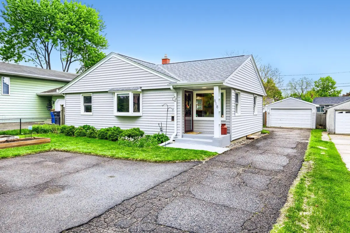 818 Larpenteur Avenue W, Saint Paul, MN 55113 - #1