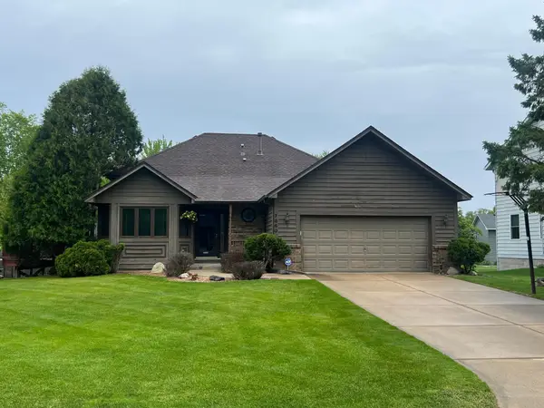 7860 Upper 17th Street N, Oakdale, MN 55128