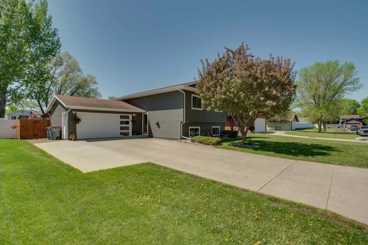 1317 35th Avenue S, Moorhead, MN 56560 - #1