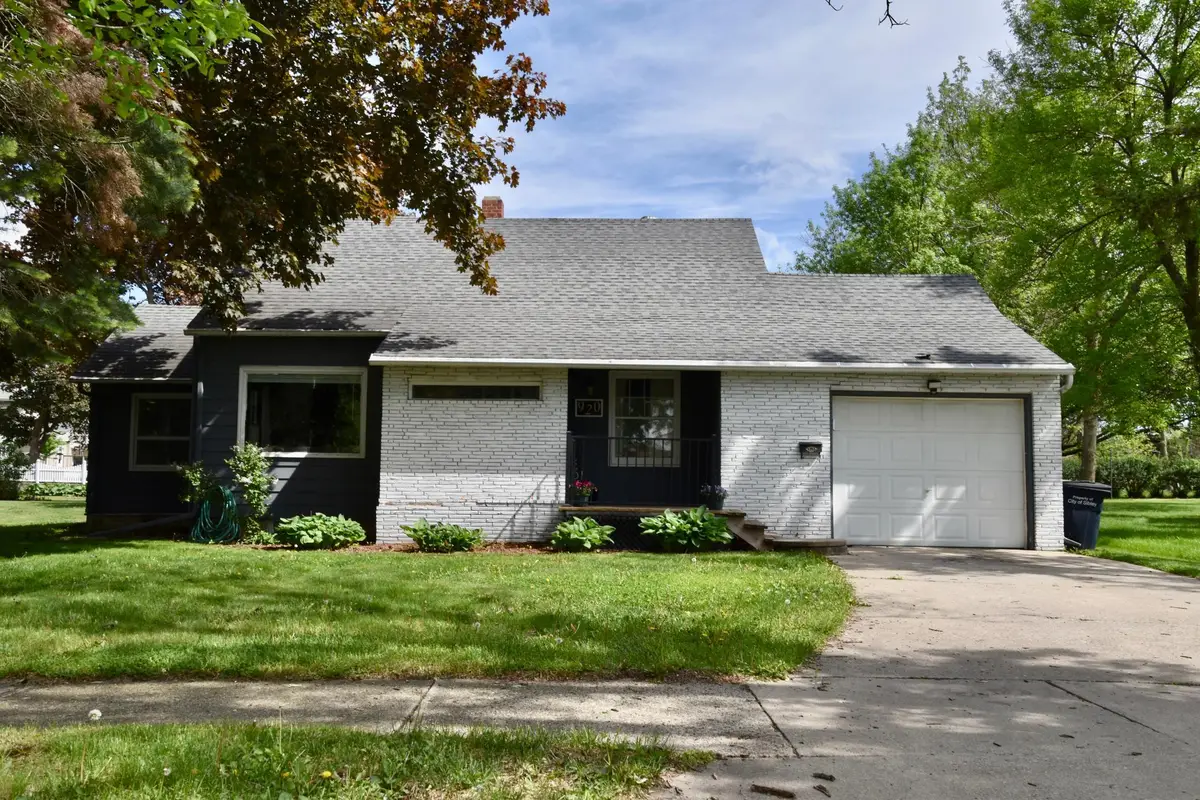 920 8th Street, Sibley, IA 51249 - #1