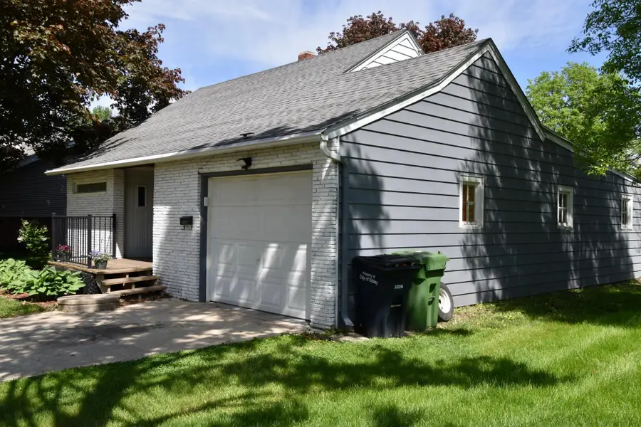 920 8th Street, Sibley, IA 51249 - #3