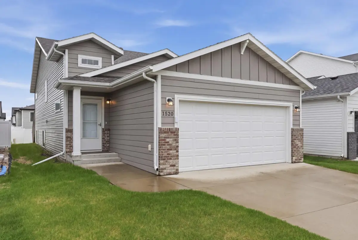 1520 67th Avenue S, Fargo, ND 58104 - #1
