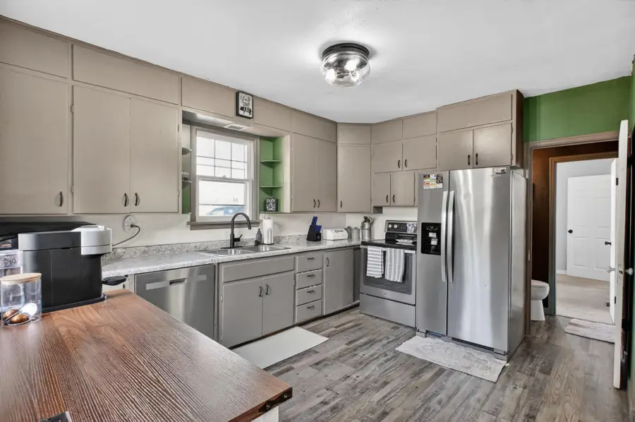 620 8th Avenue E, Alexandria, MN 56308 - #3