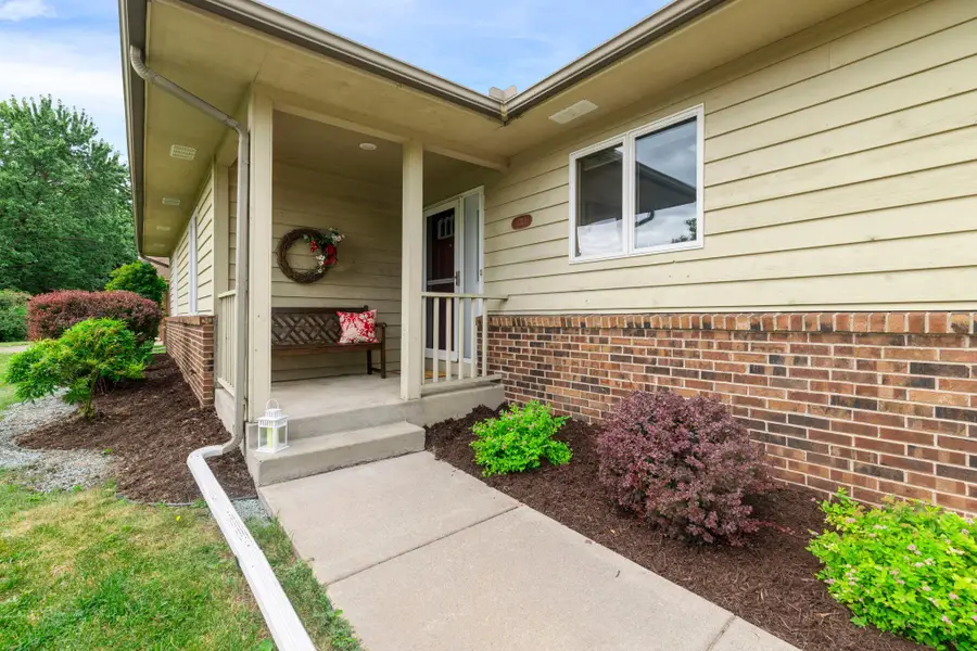 1311 Marthaler Lane, West Saint Paul, MN 55118 - #3
