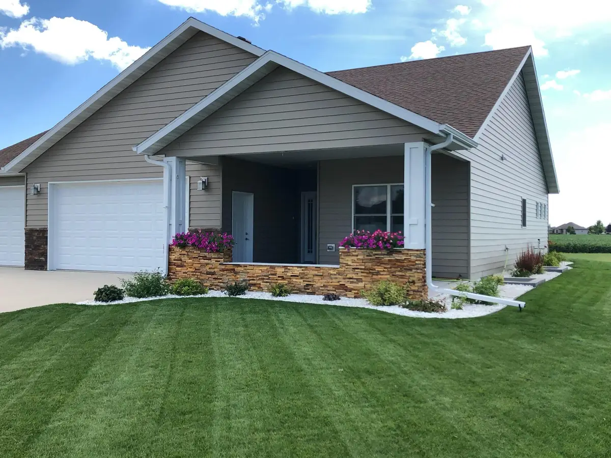 647 43 1/2 Avenue S, Moorhead, MN 56560 - #1