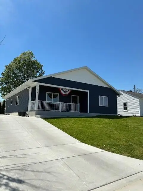 916 E Main Street, Caledonia, MN 55921