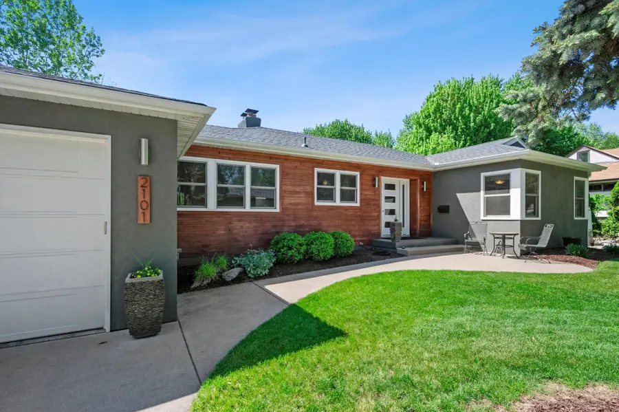 2101 Regent Avenue N, Golden Valley, MN 55422 - #2