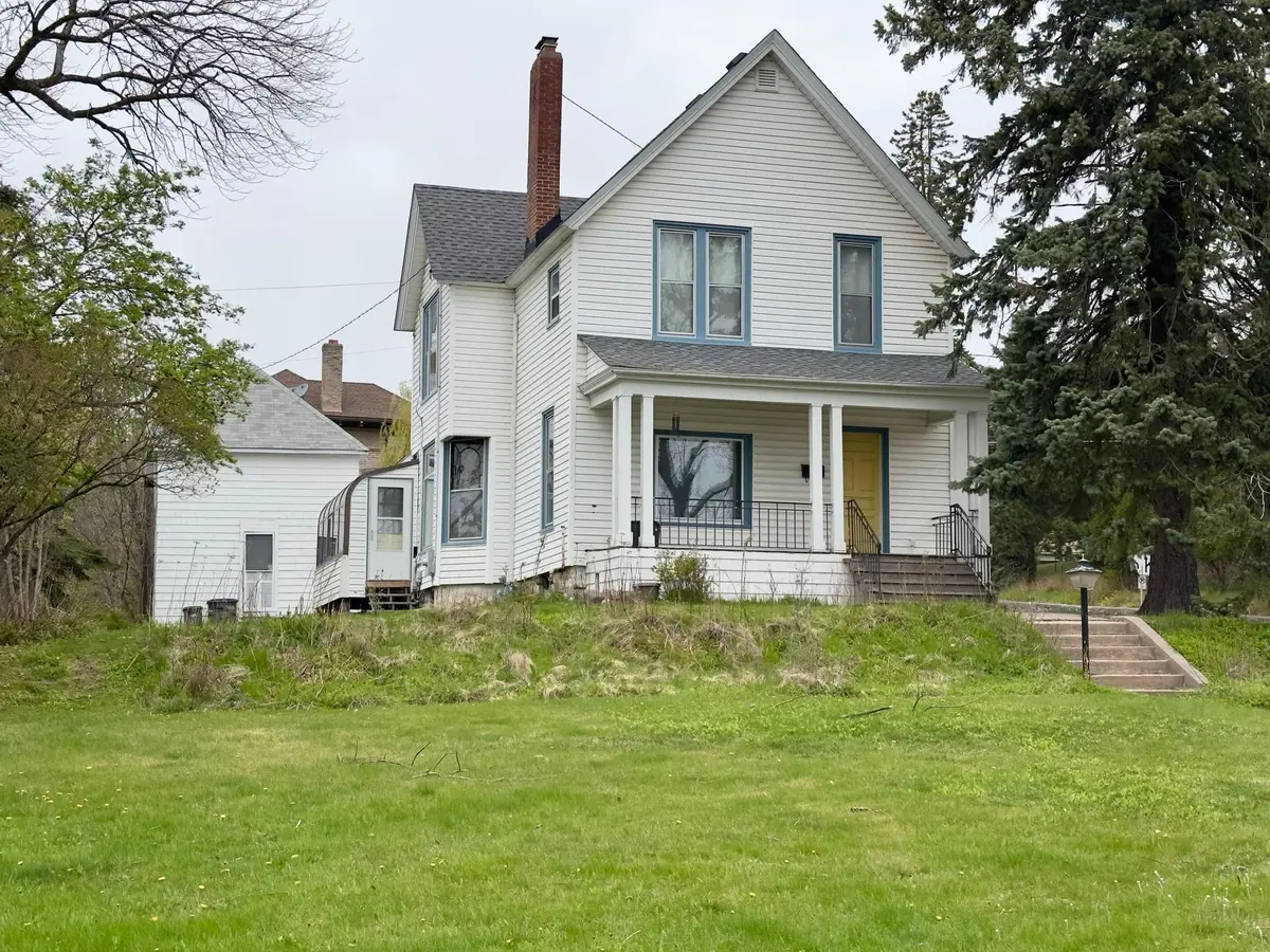 27 S 21st Avenue E, Duluth, MN 55812 - #1