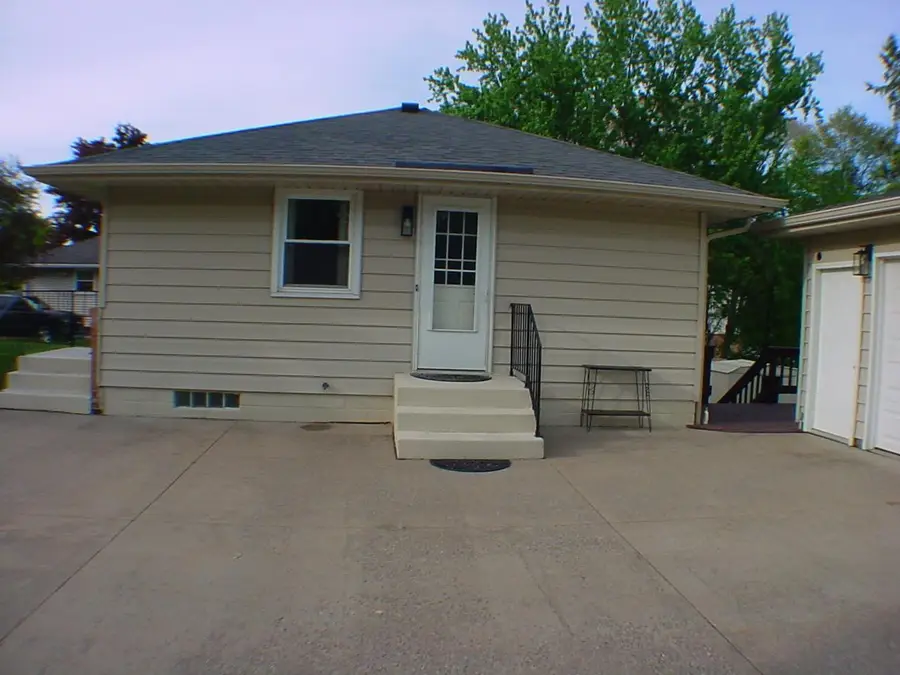 1112 Queens Lane, Anoka, MN 55303 - #3