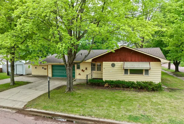 137 2nd Street E, Tracy, MN 56175