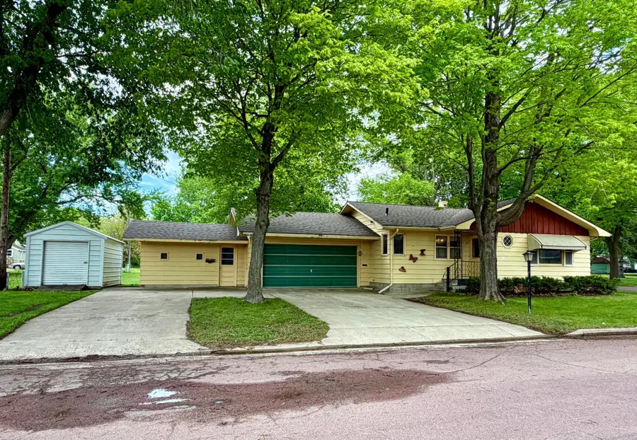 137 2nd Street E, Tracy, MN 56175 - #3