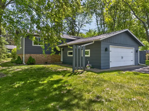 1802 Oak Knoll Drive Ne, Alexandria, MN 56308