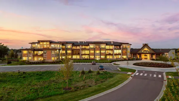 1 Hill Farm Road #101, North Oaks, MN 55127