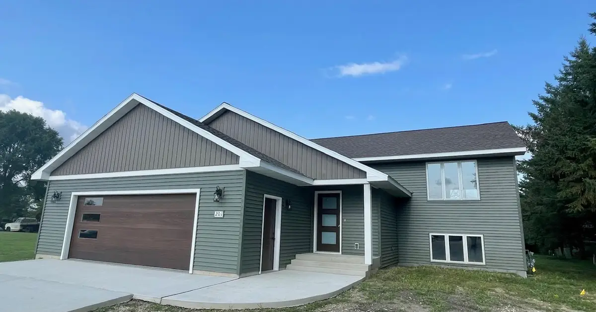 201 25th Street Sw, Austin, MN 55912 - #1