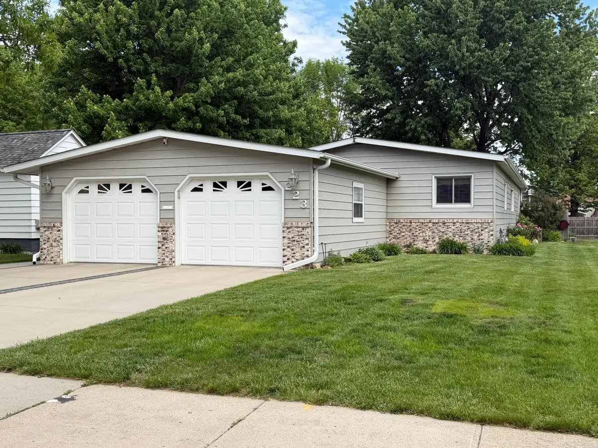 223 10th Avenue, Worthington, MN 56187 - #1