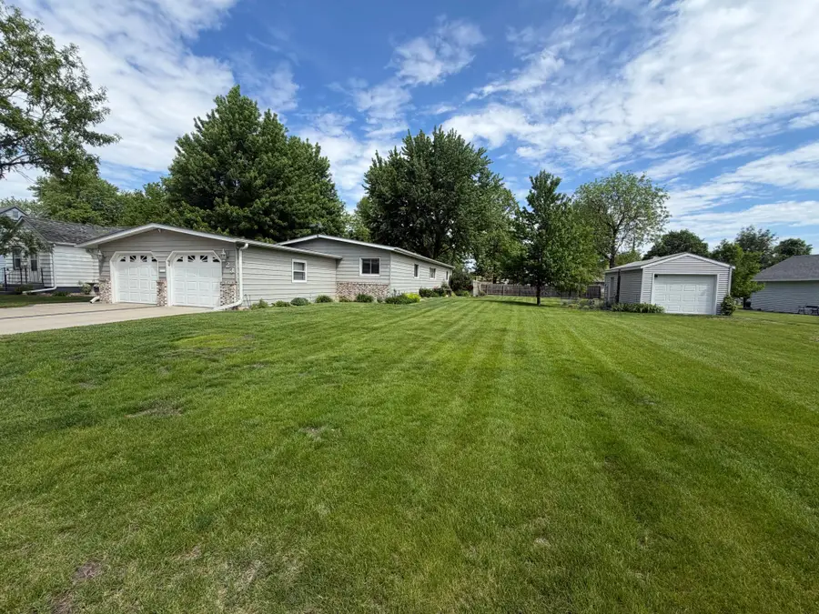 223 10th Avenue, Worthington, MN 56187 - #2