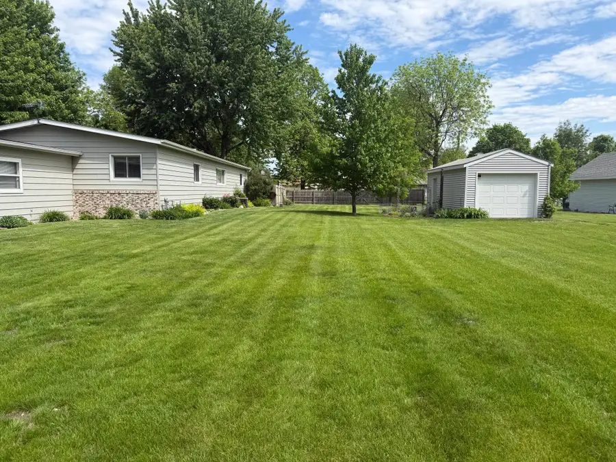 223 10th Avenue, Worthington, MN 56187 - #3