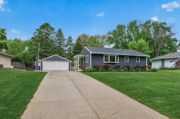 1164 Grospoint Avenue N, Oakdale, MN 55128