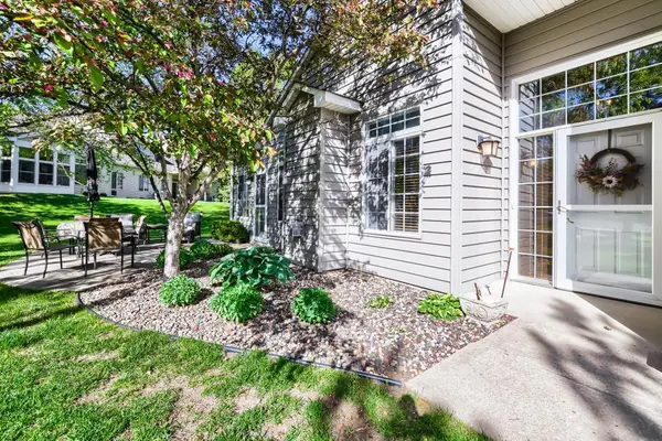 2529 Claremont Drive #38, Mendota Heights, MN 55120