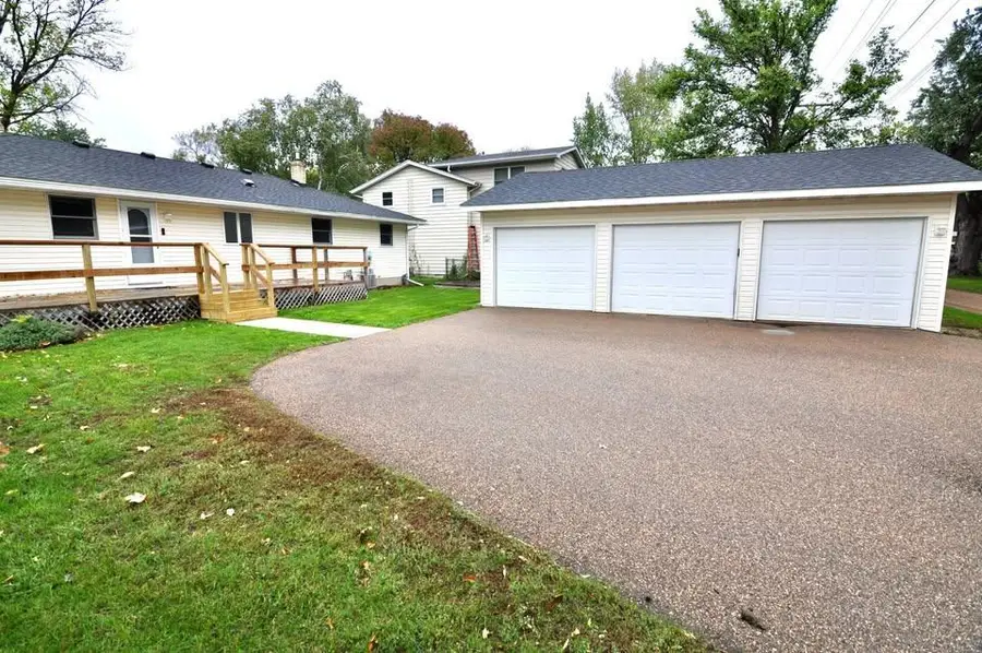 915 Fuller Street S, Shakopee, MN 55379 - #2