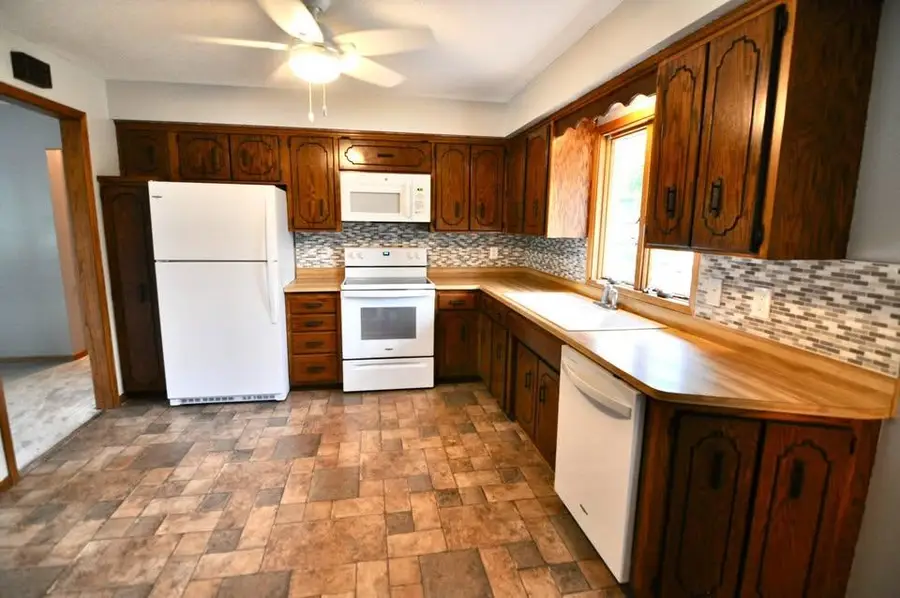 915 Fuller Street S, Shakopee, MN 55379 - #3
