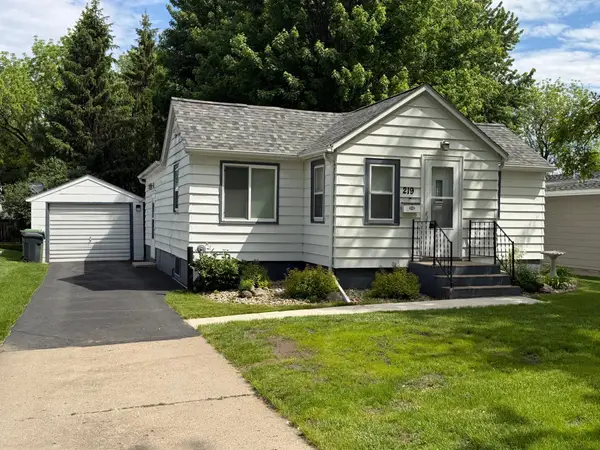 219 10th Avenue, Worthington, MN 56187