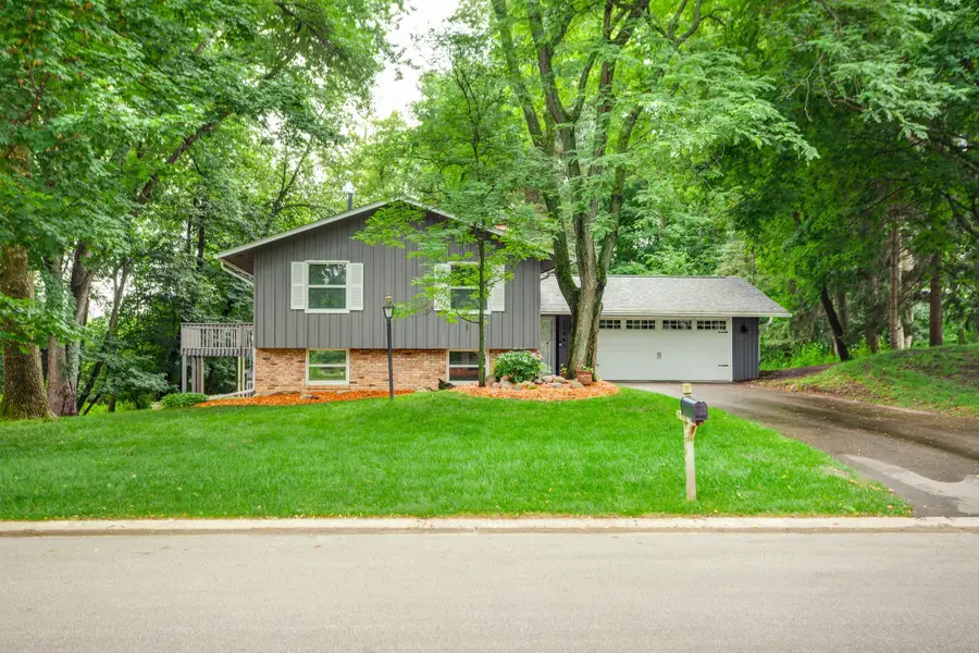15841 N Hillcrest Court, Eden Prairie, MN 55346 - #2