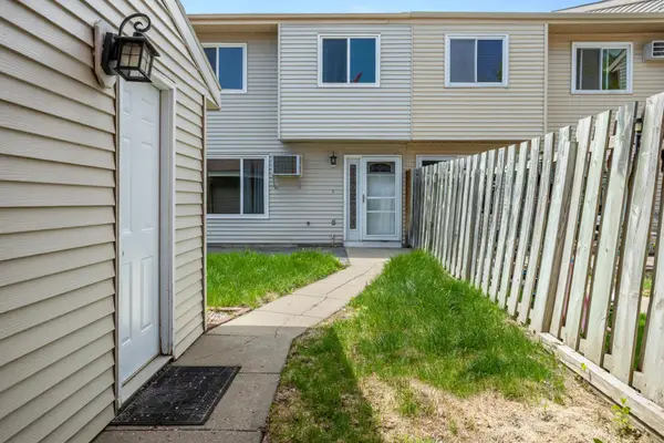 2260 30 1/2 Avenue S, Fargo, ND 58103